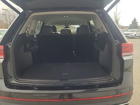 Used 2025 Volkswagen Atlas SE image 18