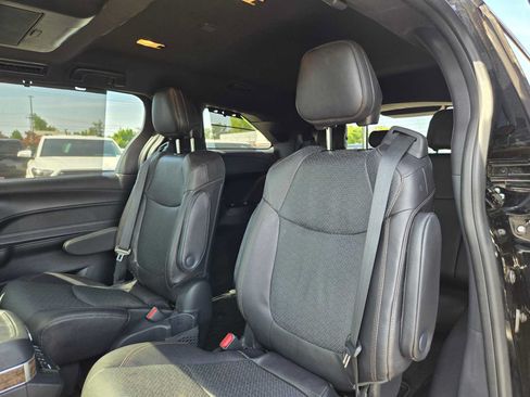 Certified 2025 Toyota Sienna Platinum AWD/4WD image 17