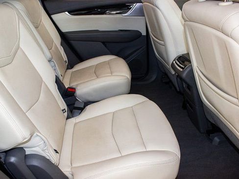 Used 2022 Cadillac XT6 Premium Luxury image 12