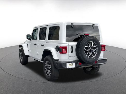 Used 2025 Jeep Wrangler Sahara image 11