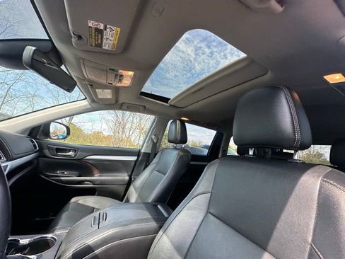 Used 2019 Toyota Highlander XLE image 25