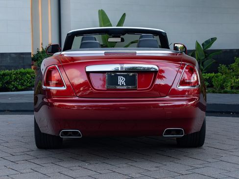 Used 2018 Rolls-Royce Dawn RWD image 15
