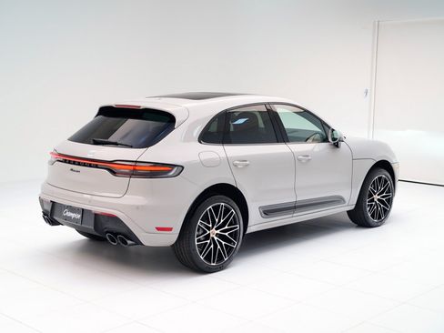 Certified 2026 Porsche Macan AWD/4WD image 9