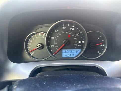 Used 2016 Toyota RAV4 LE FWD image 2