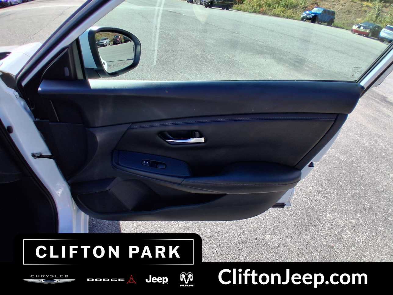 Used 2024 Nissan Sentra SV FWD image 15