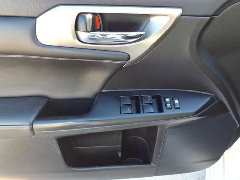 Used 2017 Lexus CT 200h image 3