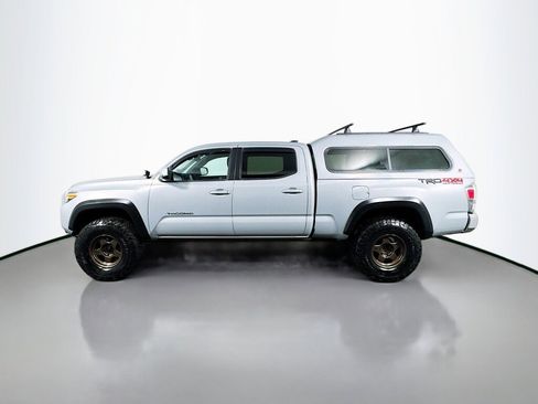 Used 2021 Toyota Tacoma TRD Off-Road image 2