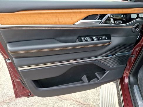 Used 2024 Jeep Grand Wagoneer L Series III AWD/4WD image 10