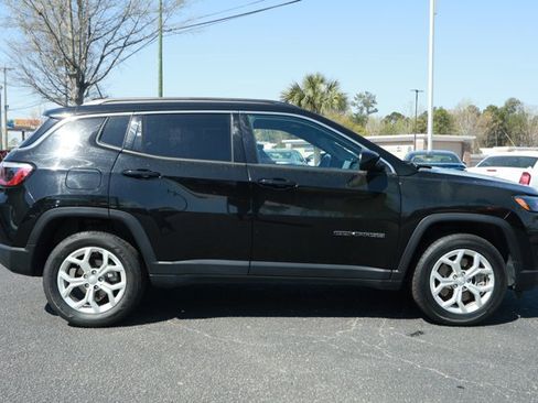 Used 2024 Jeep Compass Latitude image 4