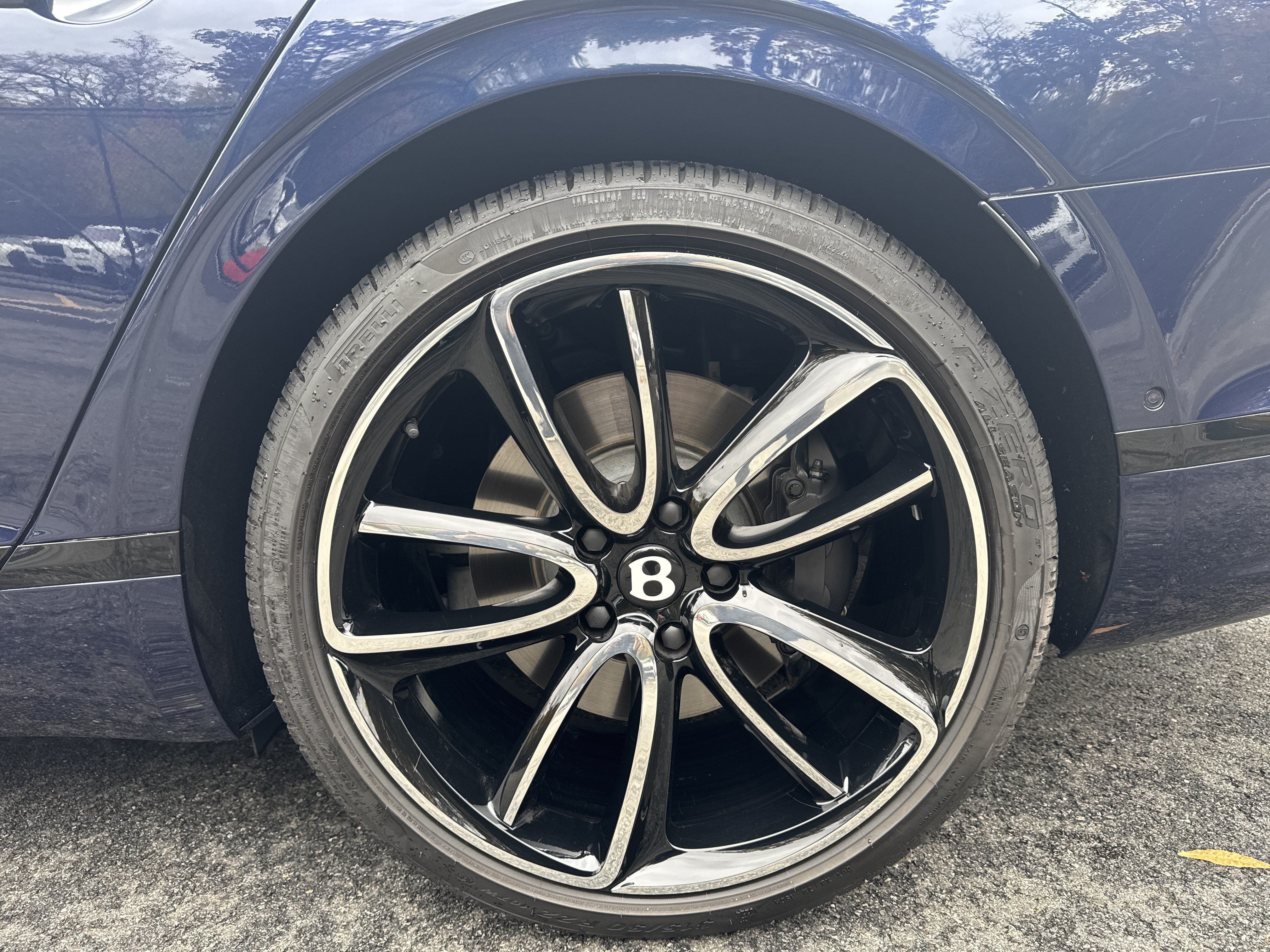 Used 2024 Bentley Flying Spur V8 AWD/4WD image 30