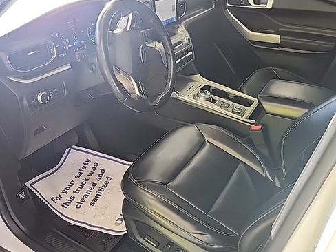 Certified 2021 Ford Explorer XLT w/ Equipment Group 202A image 4