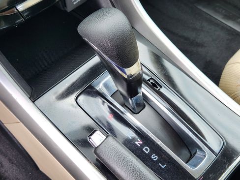Used 2016 Honda Accord EX image 12