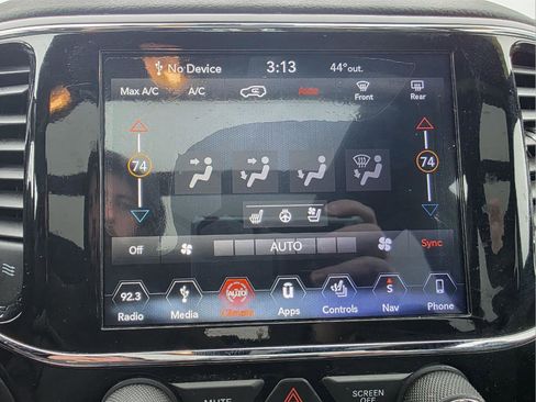 Used 2019 Jeep Grand Cherokee Limited w/ Luxury Group II image 18