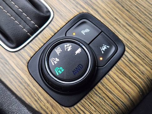 Used 2019 GMC Acadia Denali w/ Technology Package AWD/4WD image 25