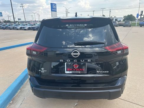 Used 2024 Nissan Rogue SV image 14