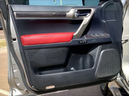 Used 2021 Lexus GX 460 Premium w/ Premium Package image 22