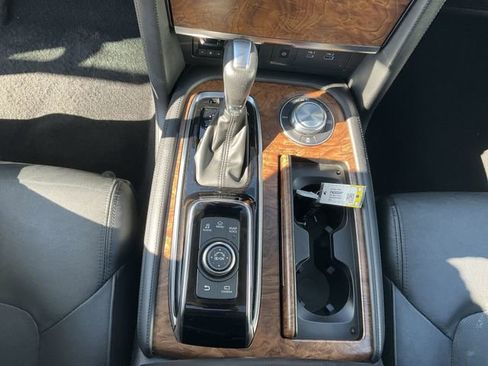 Used 2024 Nissan Armada SL image 23