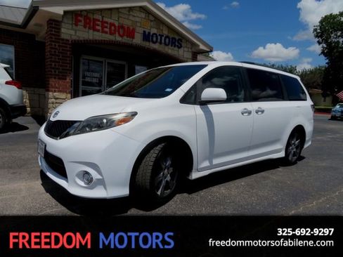 Used 2017 Toyota Sienna SE image 1