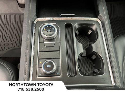 Used 2023 Ford Expedition XLT image 15