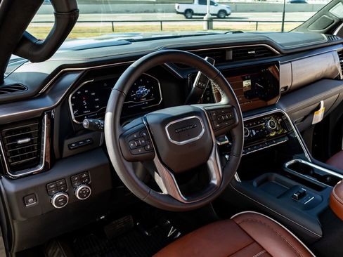 Used 2025 GMC Sierra 2500 Denali Ultimate image 17