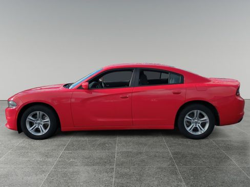 Used 2022 Dodge Charger SXT image 2