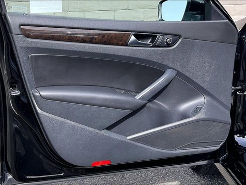 Used 2015 Volkswagen Passat TDI SEL Premium image 22