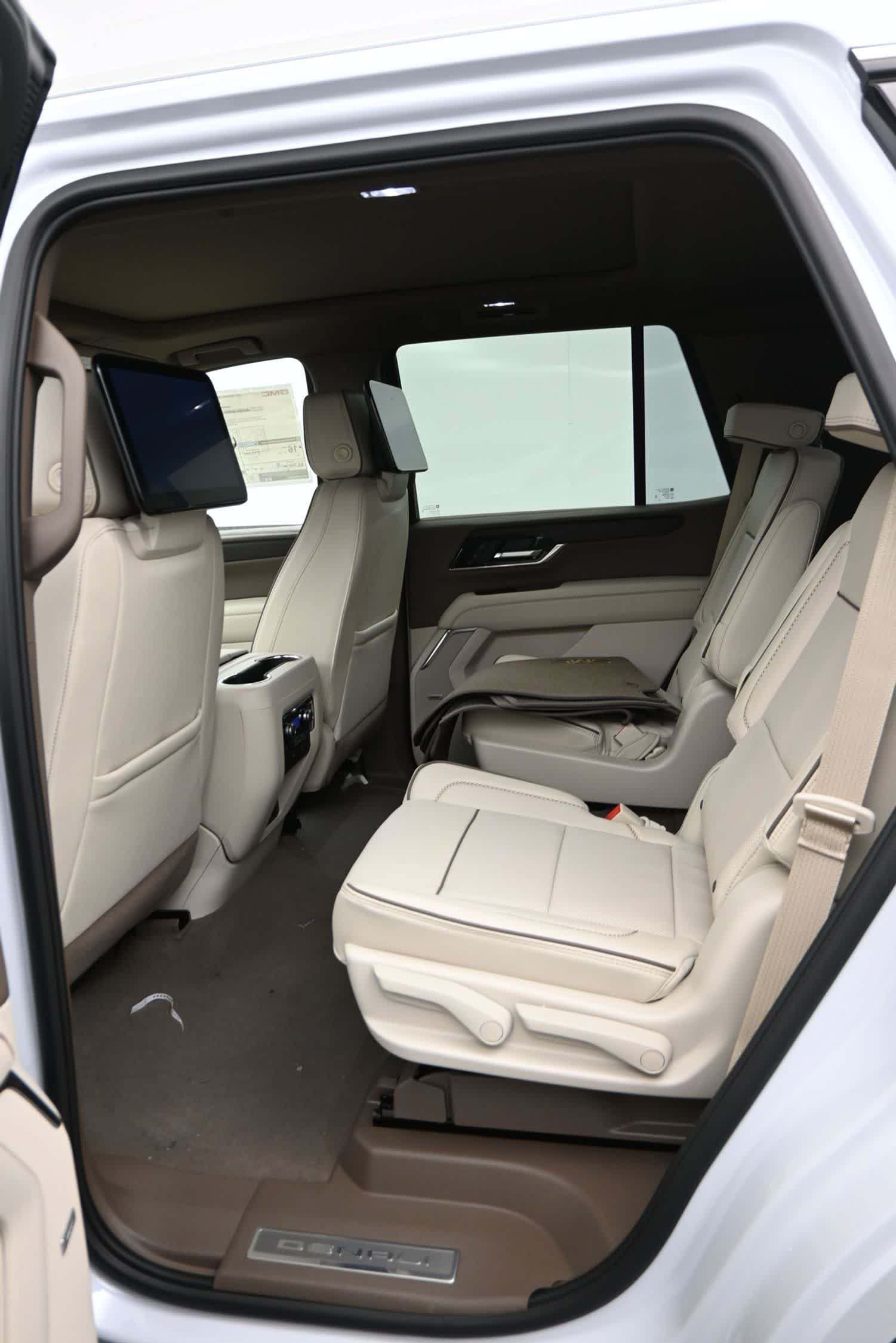 New 2027 GMC Yukon Denali w/ Denali Reserve Package AWD/4WD image 13