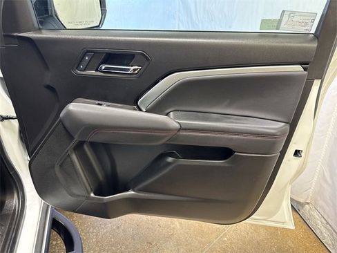 Used 2024 Chevrolet Colorado Z71 w/ Z71 Convenience Package 2 image 27