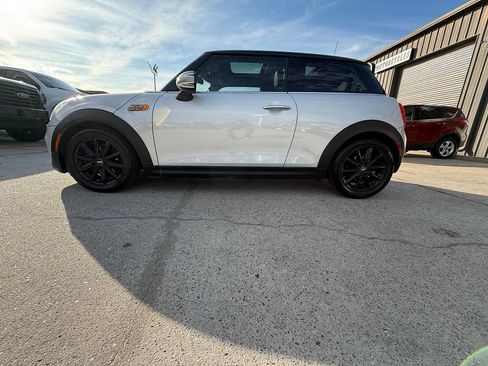 Used 2016 MINI Cooper 2-Door Hardtop image 25