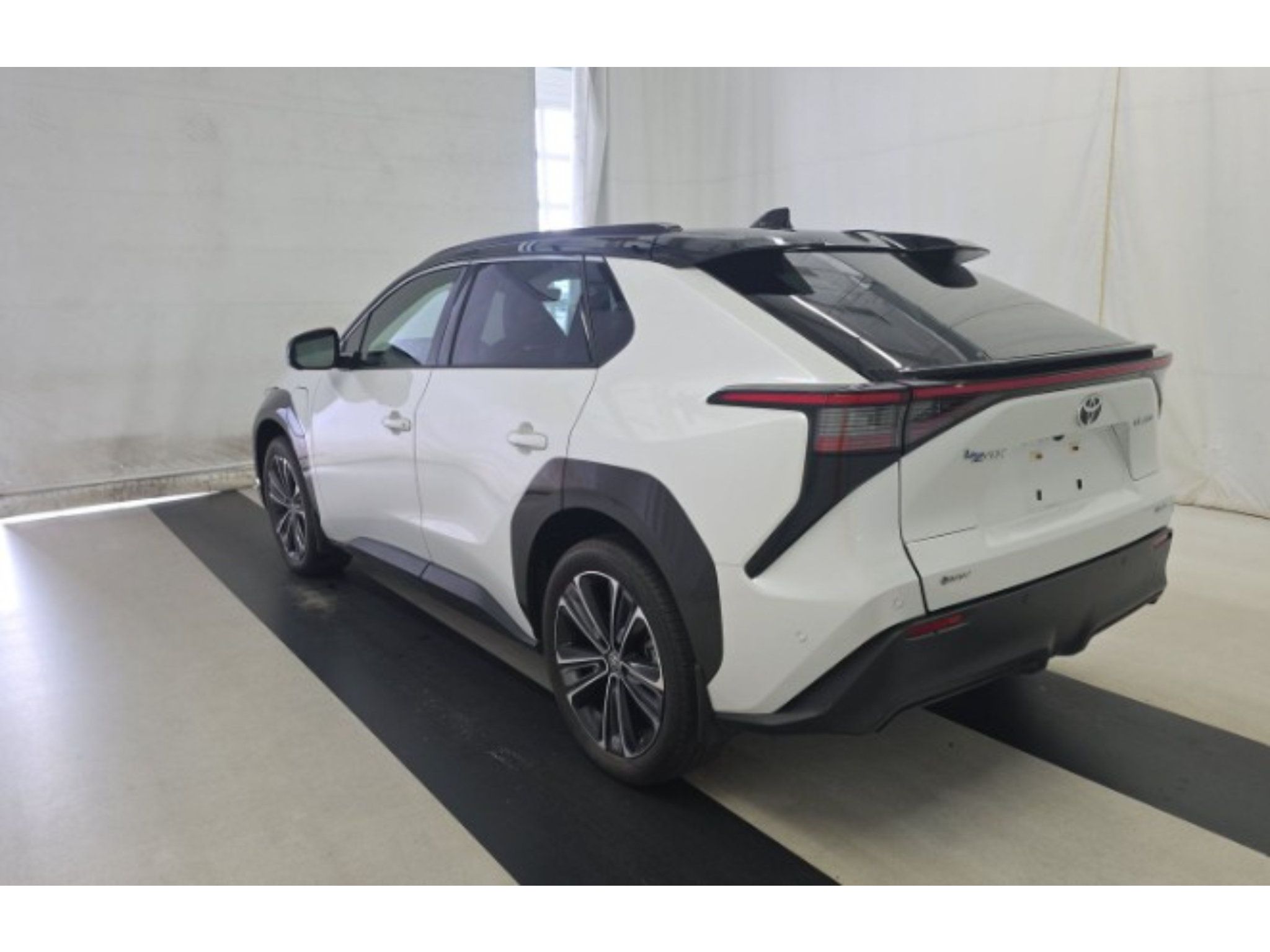 Used 2024 Toyota bZ4X AWD w/ Weather Package image 3