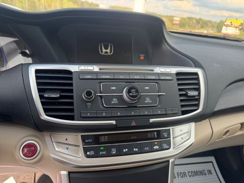 Used 2015 Honda Accord Hybrid Sedan image 17