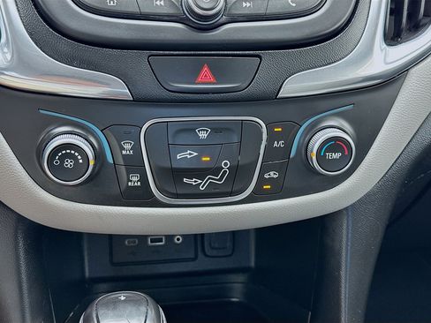 Used 2021 Chevrolet Equinox LS FWD image 12