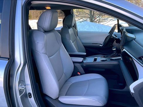 Used 2025 Toyota Sienna XLE image 8