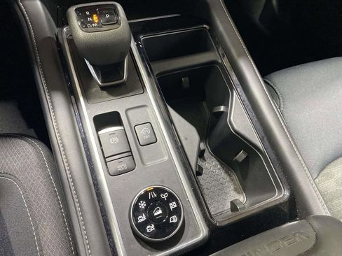 Used 2025 Nissan Pathfinder SV AWD/4WD image 32