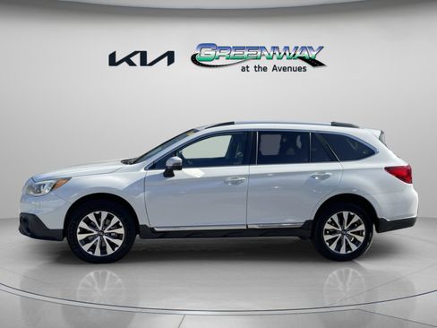 Used 2017 Subaru Outback 3.6R Touring image 2