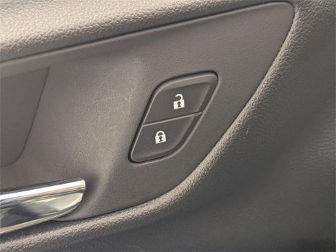 Certified 2025 Chevrolet Trax LT w/ LT Convenience Package image 11