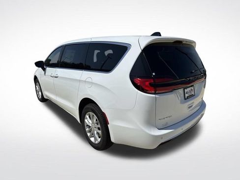 New 2027 Chrysler Pacifica Select AWD/4WD image 6