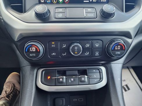 Used 2023 GMC Acadia SLE image 35