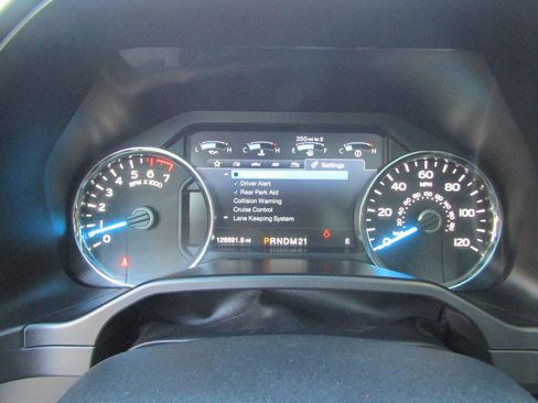 Used 2015 Ford F150 Platinum w/ Equipment Group 701A Luxury image 11