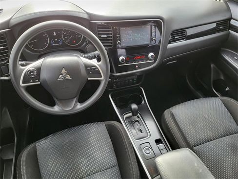 Used 2020 Mitsubishi Outlander ES image 15