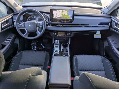 New 2026 Mitsubishi Outlander ES image 15