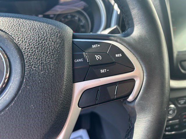 Used 2018 Jeep Cherokee Trailhawk w/ Comfort & Convenience Group AWD/4WD image 18