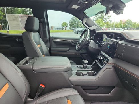 Certified 2024 GMC Sierra 1500 AT4 w/ Technology Package AWD/4WD image 9