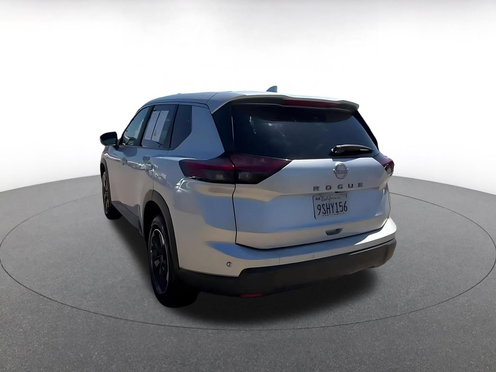 Used 2025 Nissan Rogue SV FWD image 10