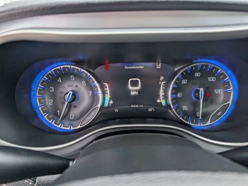 Used 2021 Chrysler Pacifica Touring-L w/ Uconnect Theater Family Group image 14