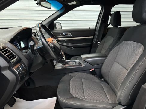 Used 2018 Ford Explorer XLT w/ Equipment Group 201A AWD/4WD image 10