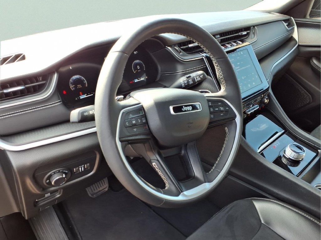 Used 2024 Jeep Grand Cherokee Altitude RWD image 19