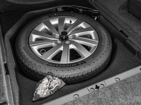 Used 2024 Land Rover Range Rover SE image 36