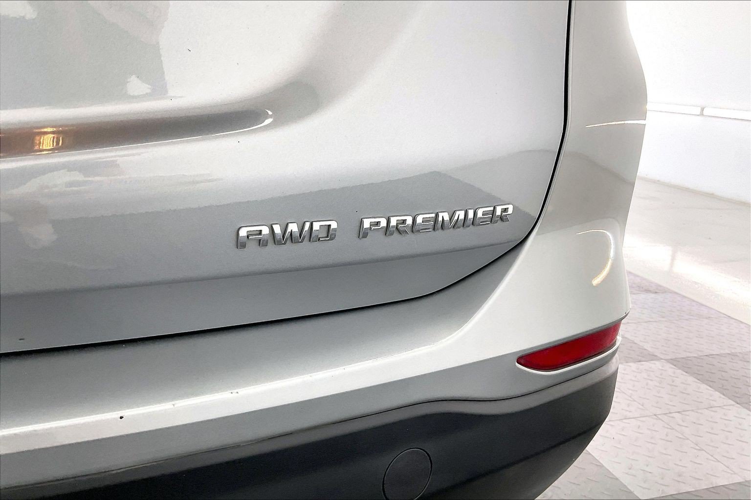 Used 2023 Chevrolet Equinox Premier AWD/4WD image 7