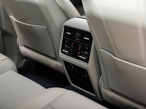 Used 2022 Porsche Cayenne S AWD/4WD image 30